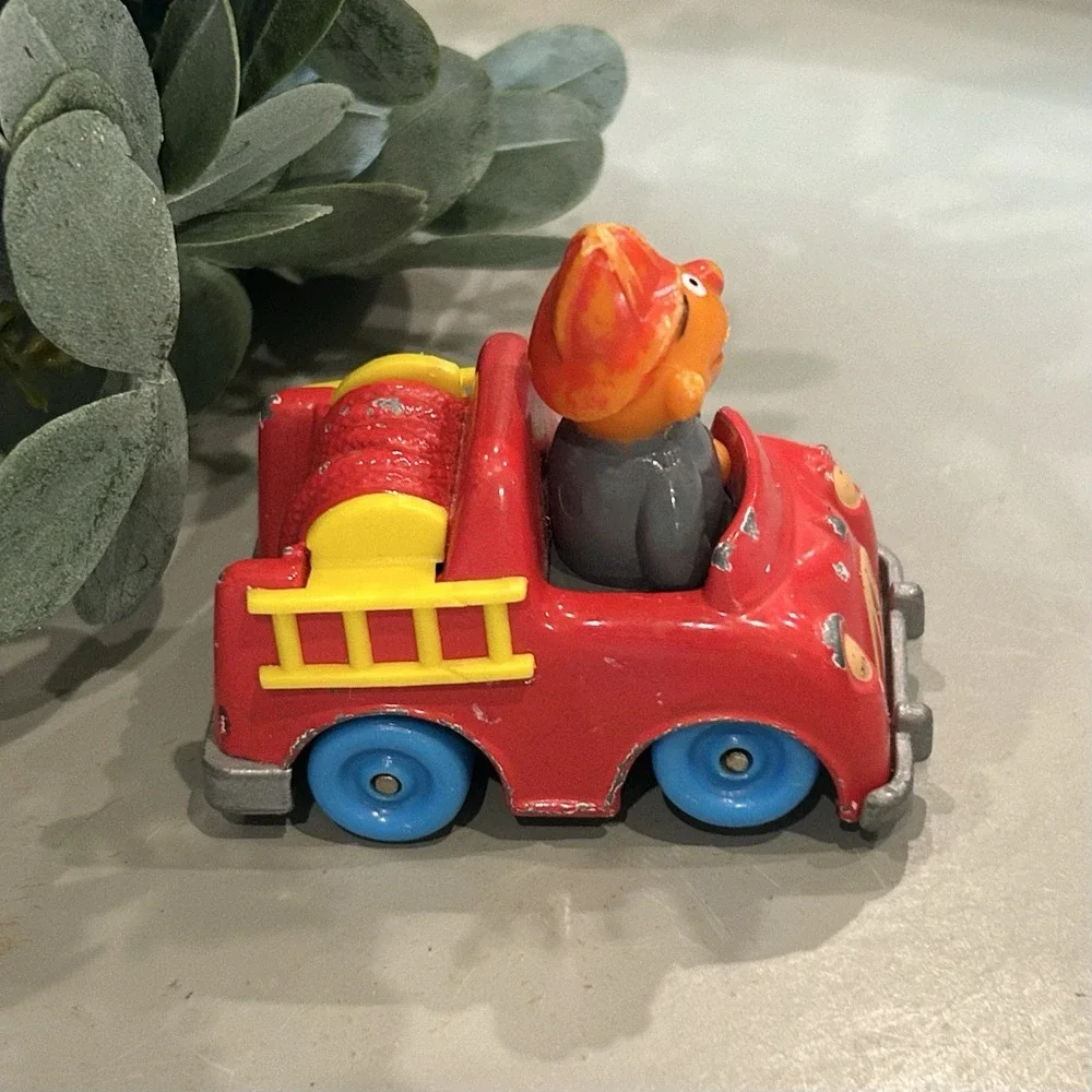 Vintage 1981 Diecast Sesame‎ Street Muppets Playskool Ernie Fire Truck